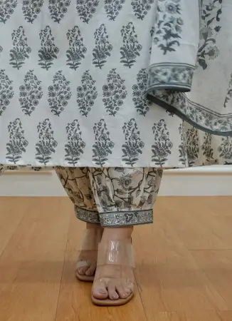 Women White Printed Viscose Rayon Kurta And Pant Set ( white, S )