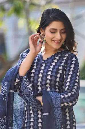 Women Blue Printed Pure Cotton Kurta, Pant And Dupatta Set ( blue, S )