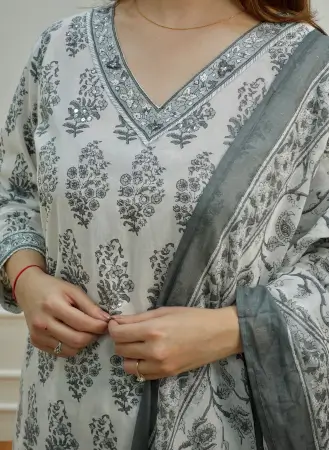 Women White Printed Viscose Rayon Kurta And Pant Set ( white, S )