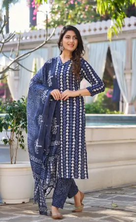 Women Blue Printed Pure Cotton Kurta, Pant And Dupatta Set ( blue, S )