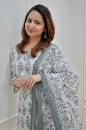 Women White Printed Viscose Rayon Kurta And Pant Set ( white, S )